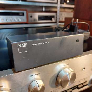 NAD PP2 Phono Vorverstärker für MM + MC Systeme mit Netzteil